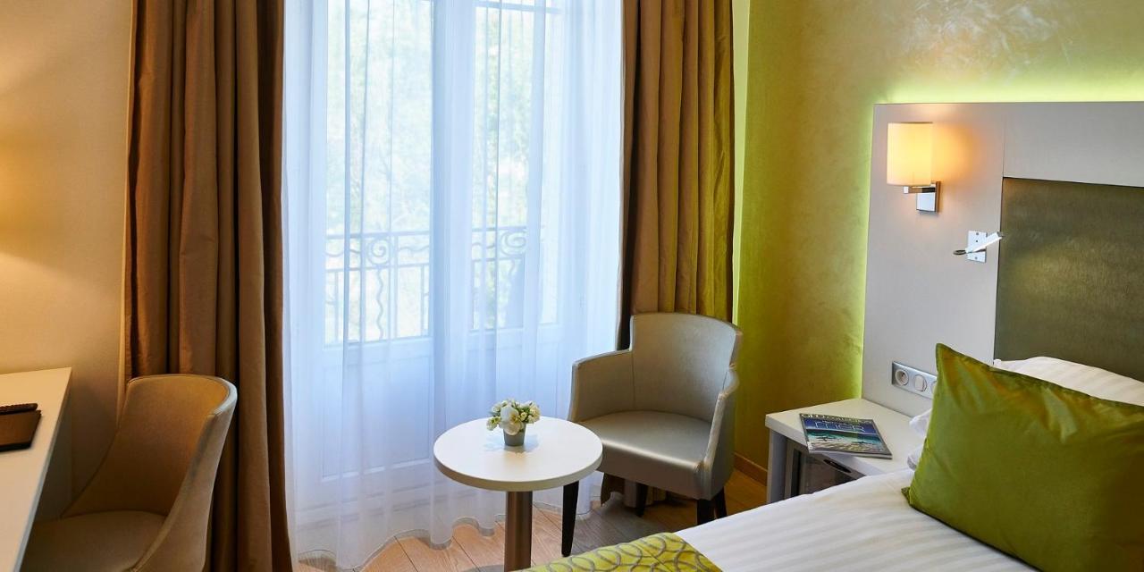 Comfort Queen Room Balcony Non-Smoking