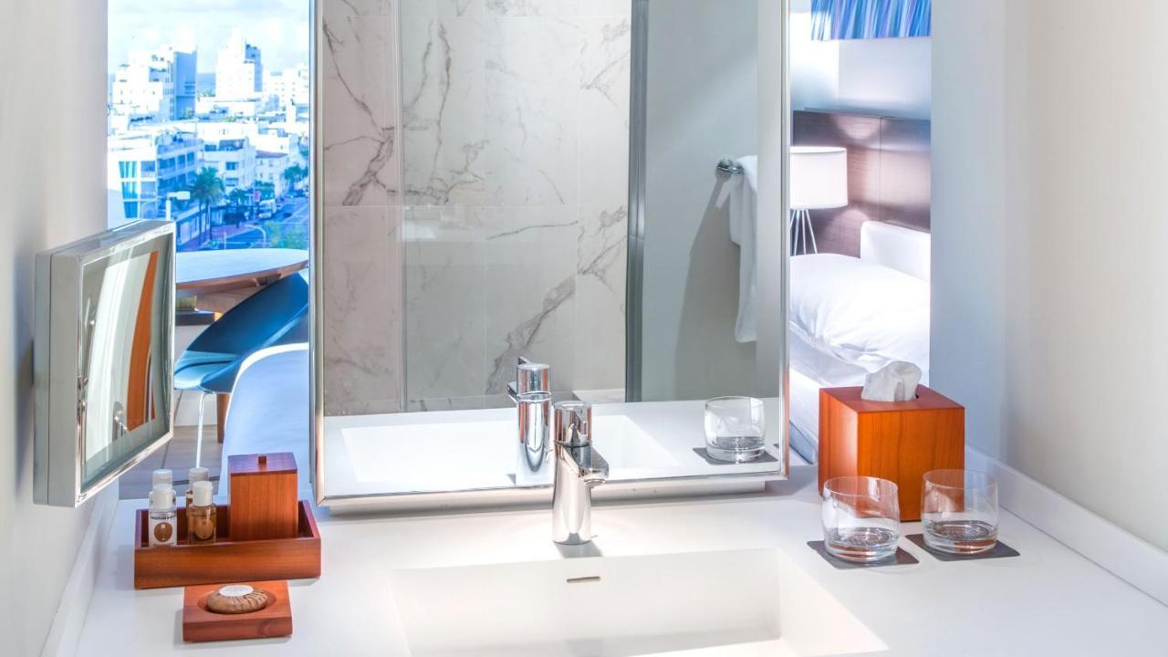 Zimmer mit 2 Queensize-Betten und Meerblick