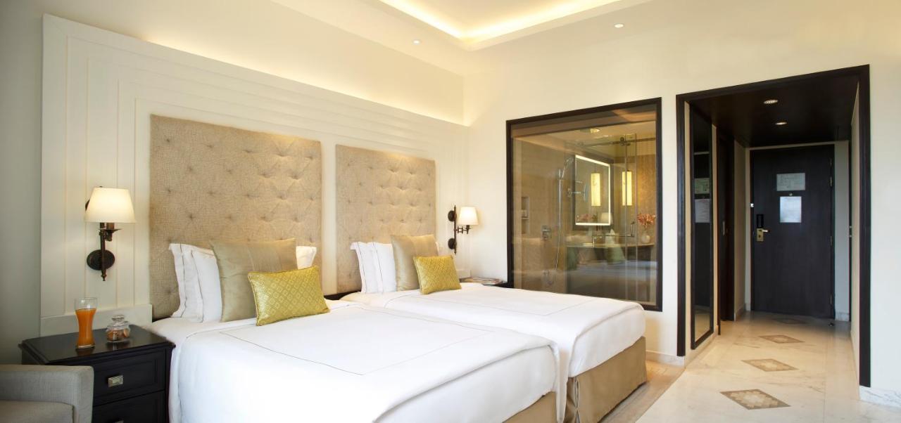 Superior Room City View Twin Bed