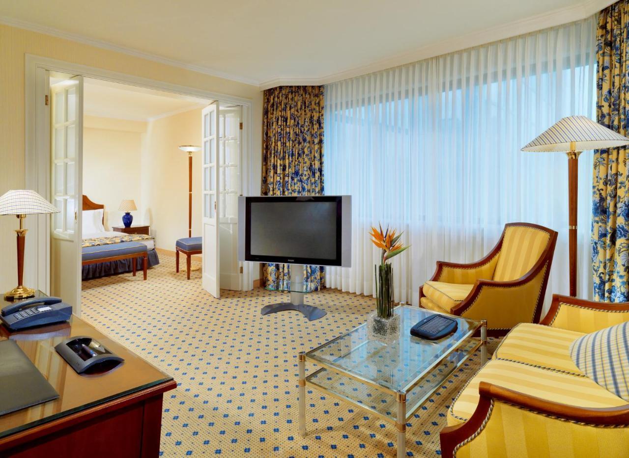 Executive Suite,1165328916:JPEG