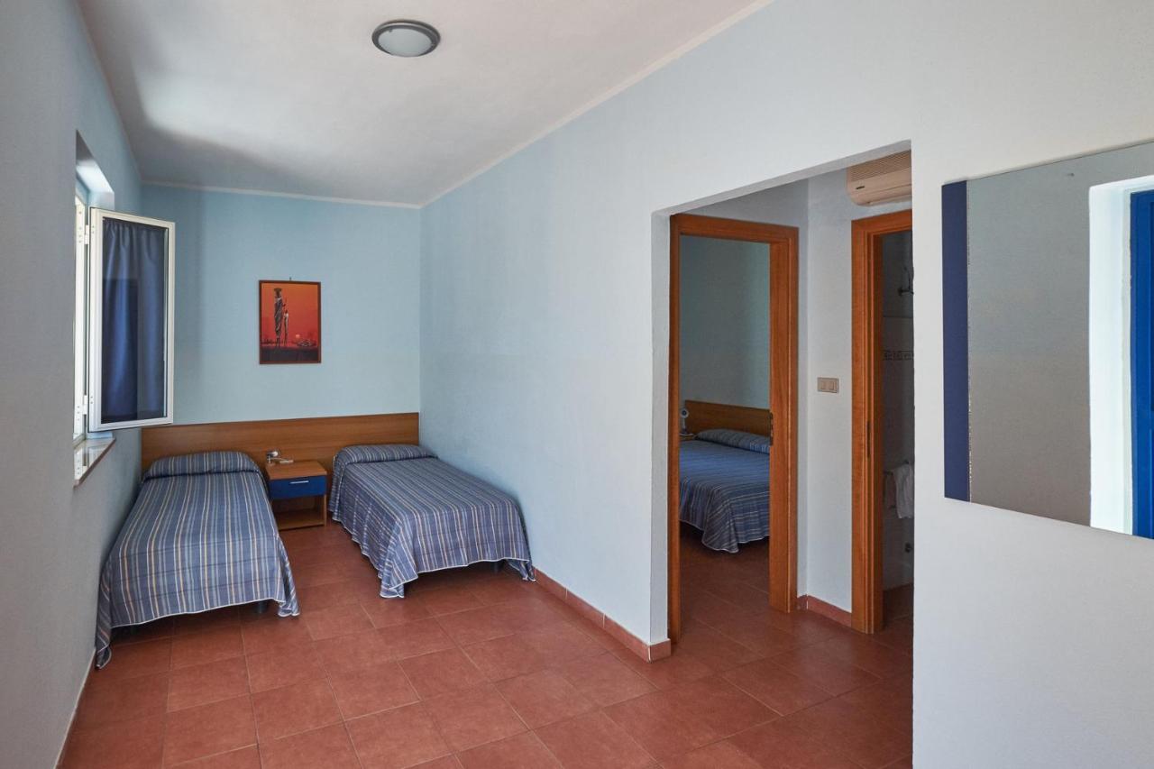 Family Room,1213981381:JPEG