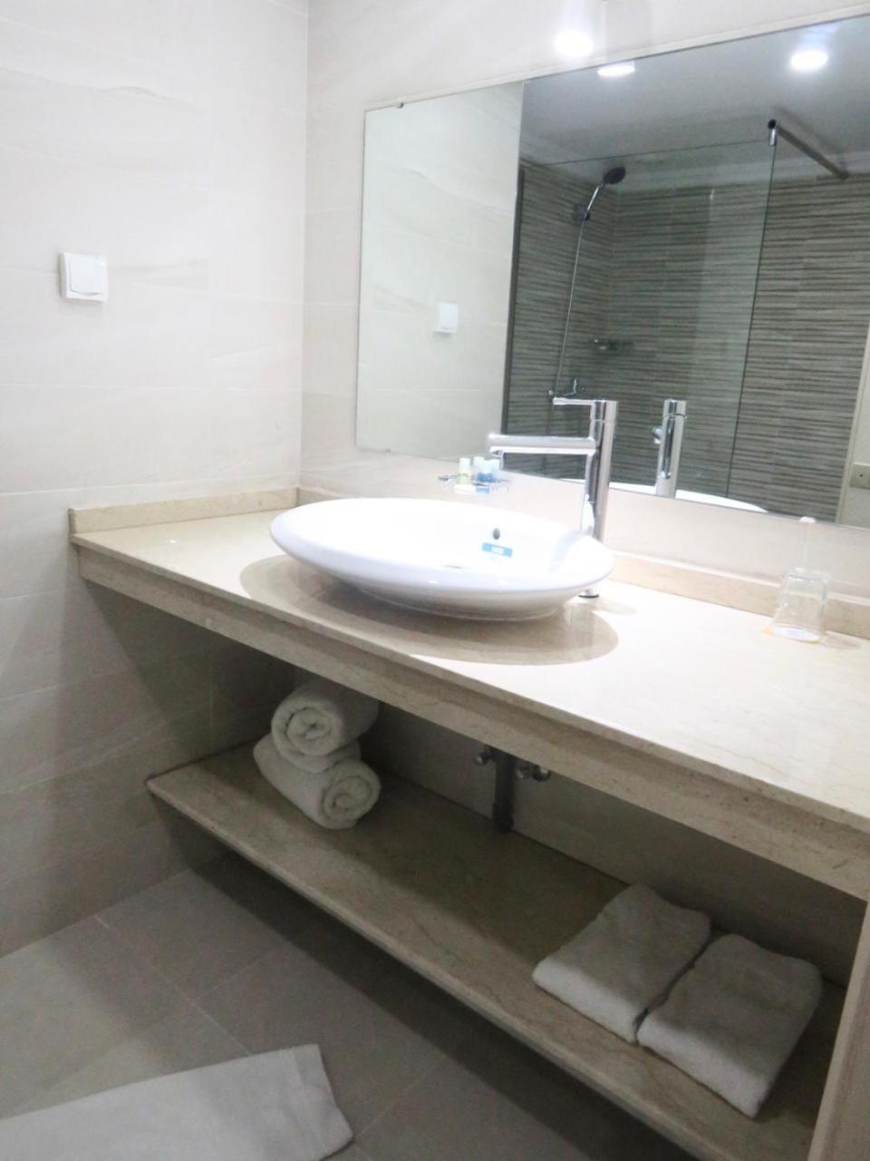 Quarto Familiar com Vista Jardim