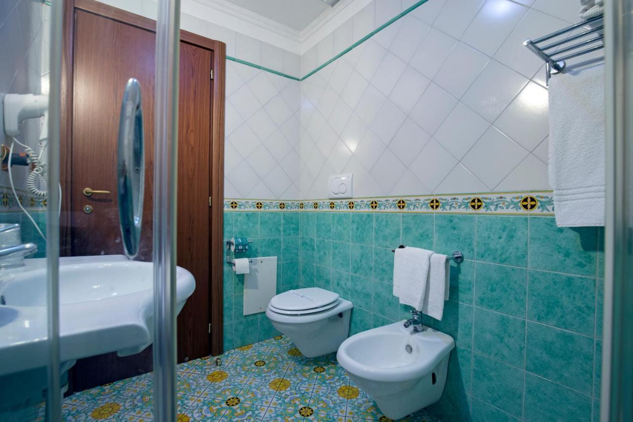 Deluxe Double Room with Balcony and Sea View