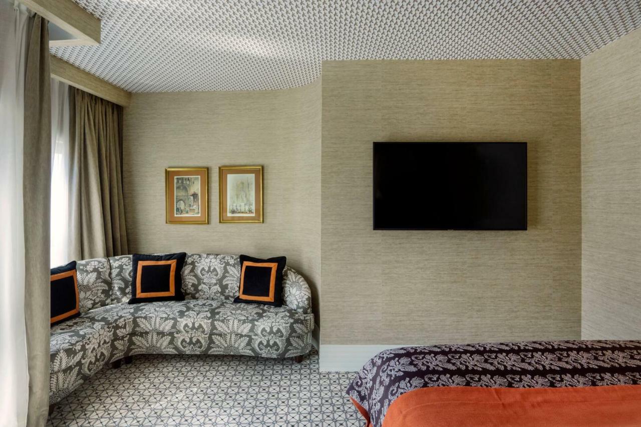Junior Suite with City View