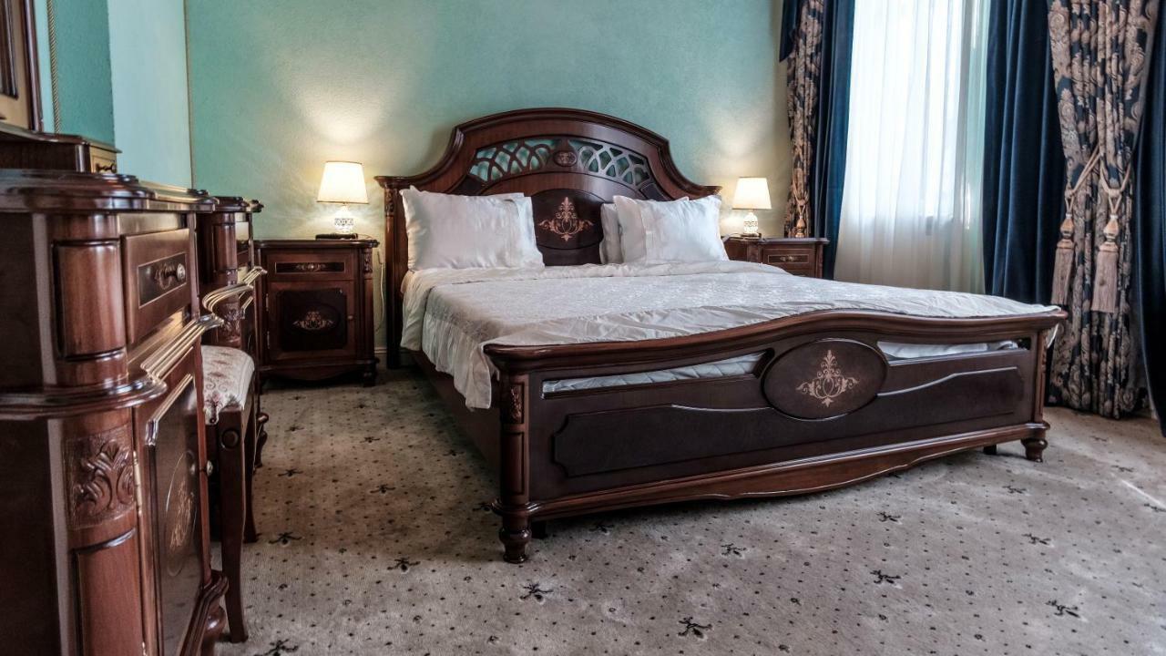 Deluxe King Suite