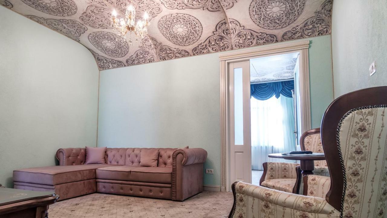 Deluxe King Suite
