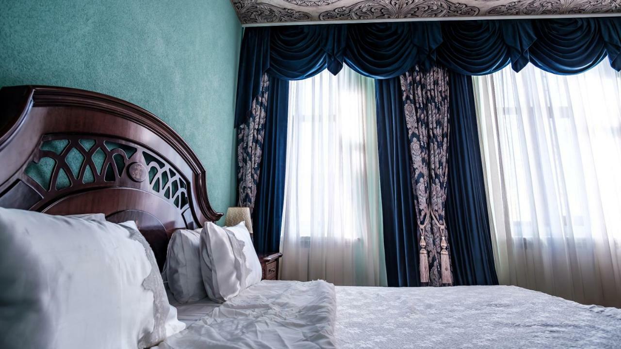 Deluxe King Suite