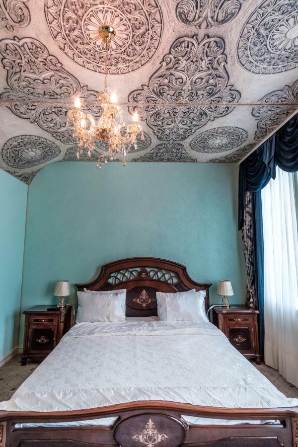 Deluxe King Suite