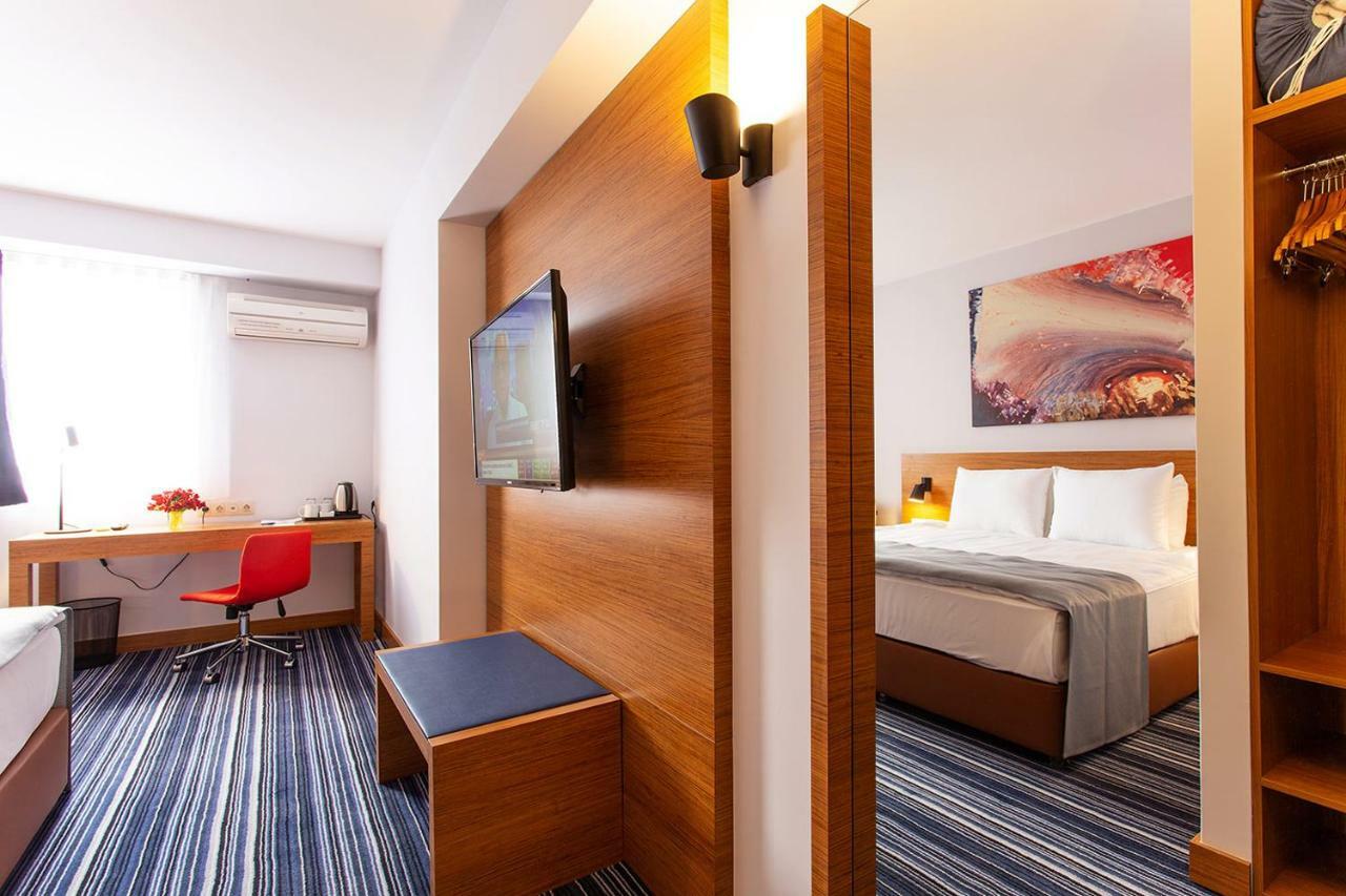Superior King Room - Non-Smoking
