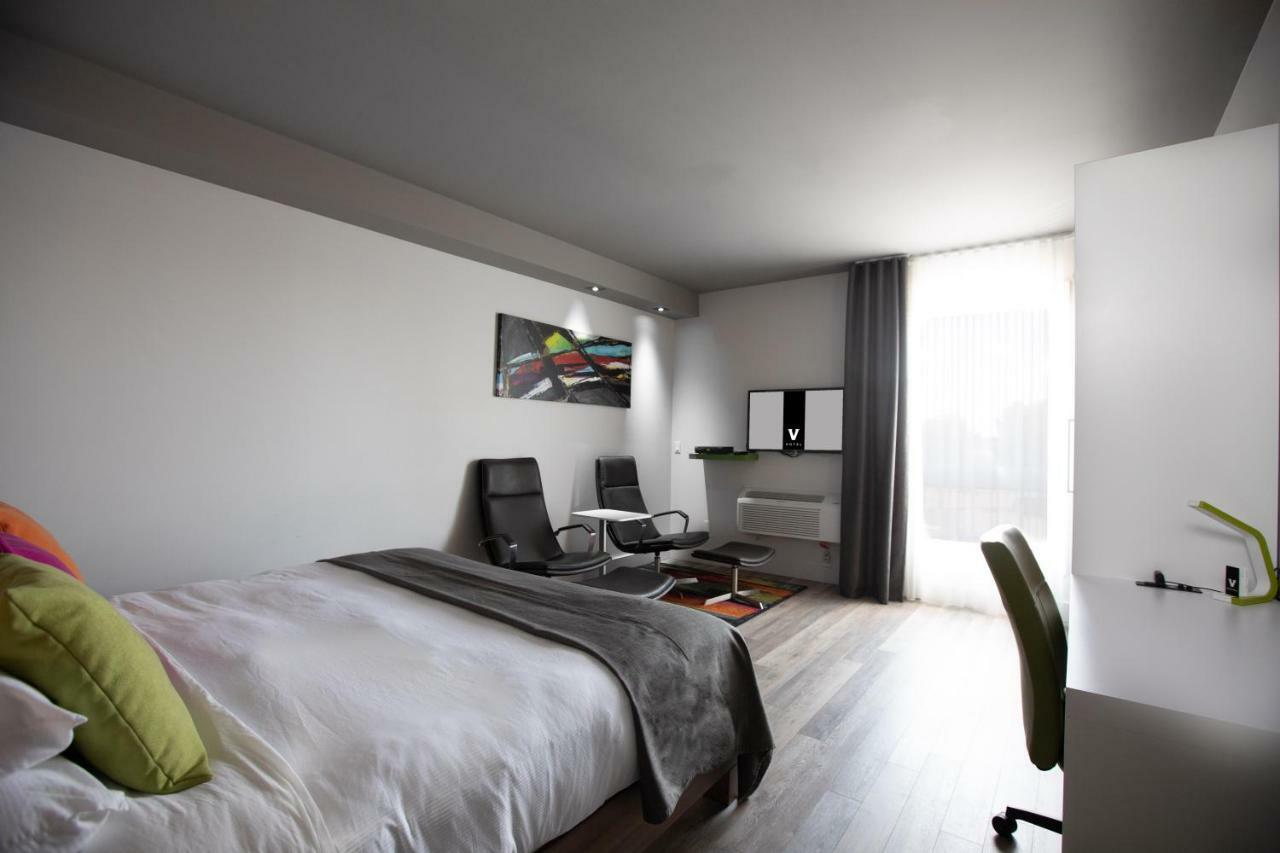 Urban Room, 1 King bed and 1 Murphy Bed