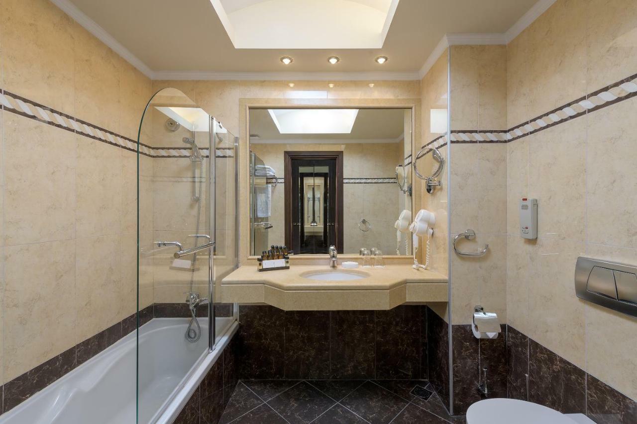 Suite Familiare con Vista Piscina