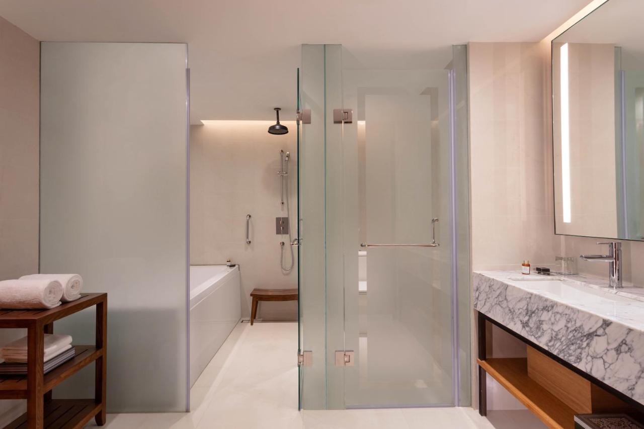 2 Bed Room Residence with 1 King Bed and 2 Twin Beds,956360455:JPEG