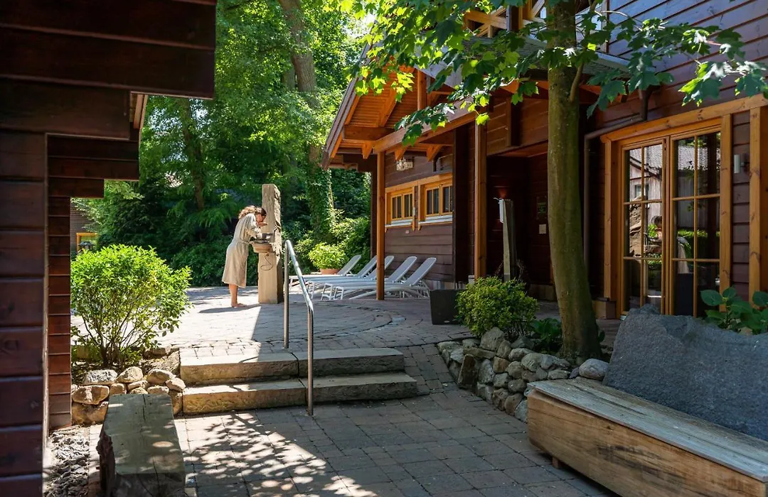 Waldhotel Tannenhaeuschen-1