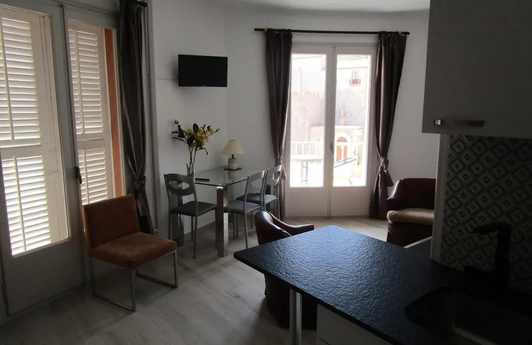 Hotel Apartaments Gesoria Porta Ferrada-1