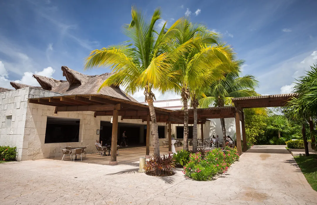 Bluebay Grand Esmeralda-1