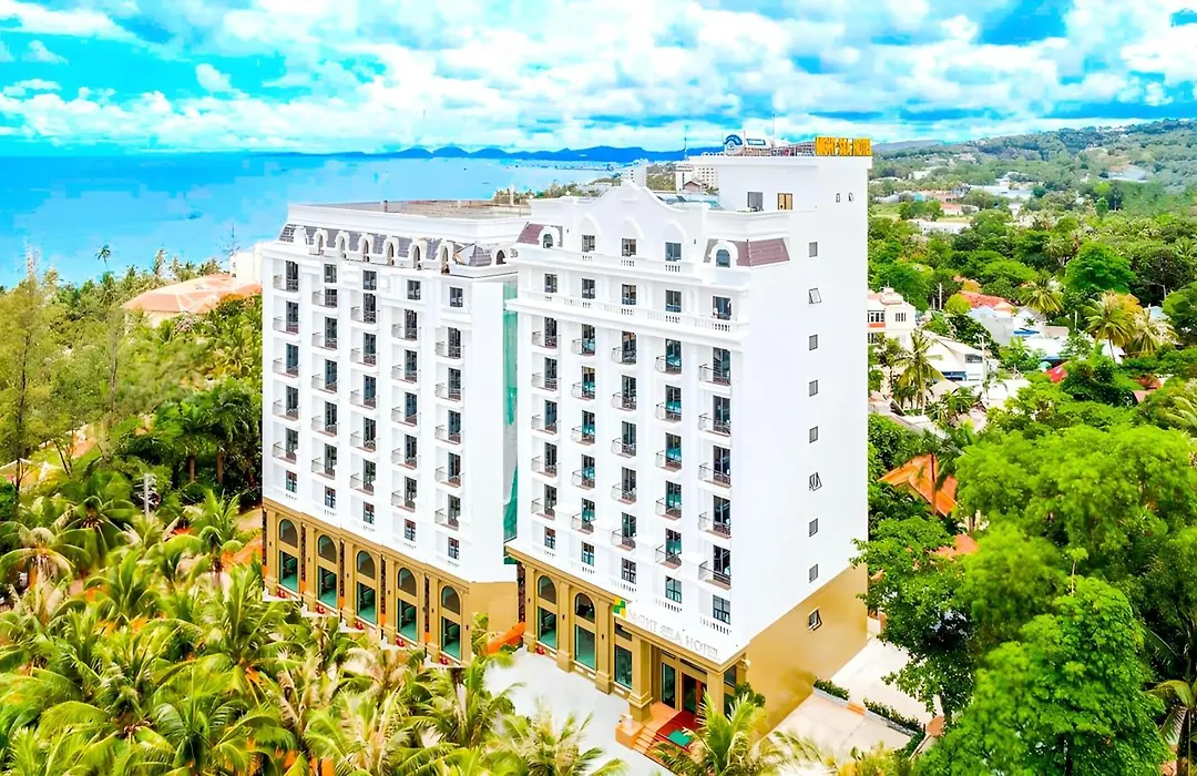 Night Sea Hotel-1