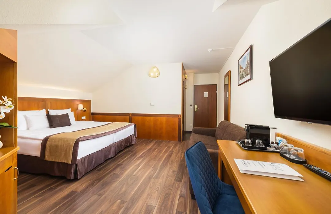 Carlton Hotel Buda Castle-1