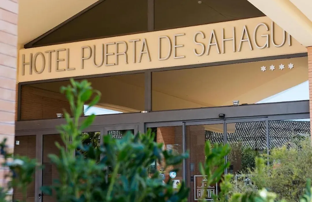 Hotel Puerta De Sahagun-1