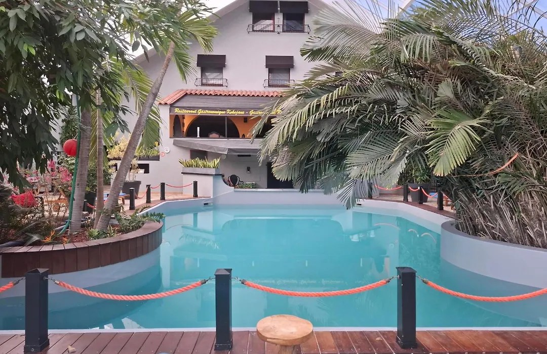 Tropical Hotel-1