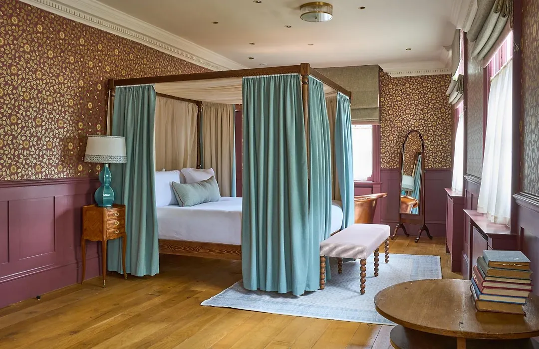The Mitre, Hampton Court-1