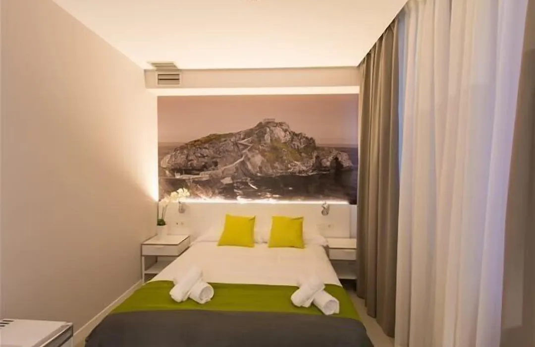 Bilbao City Rooms-1