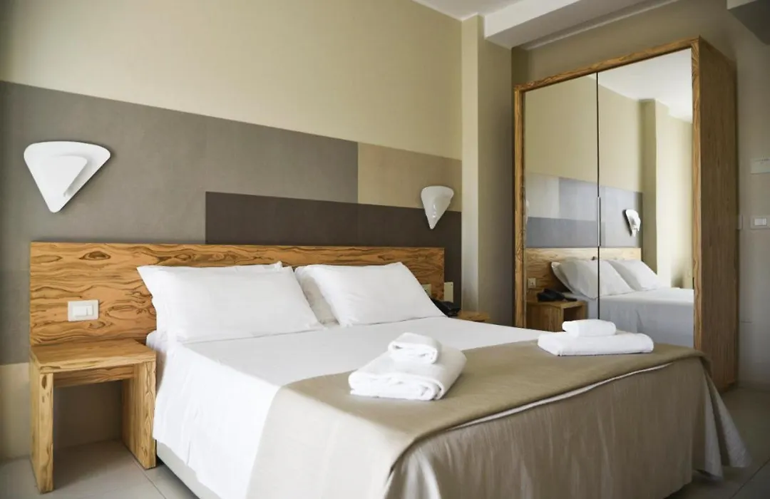 Hotel la Spiaggia-1