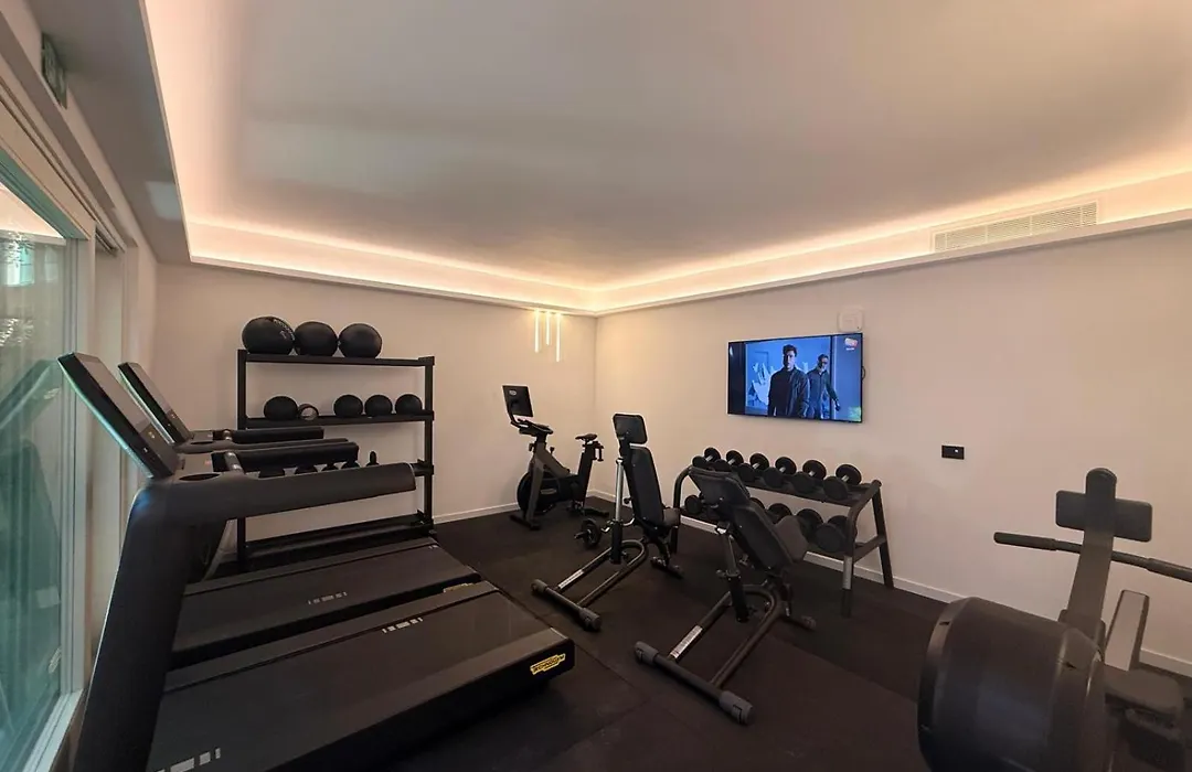 J Maluni City Hotel-1