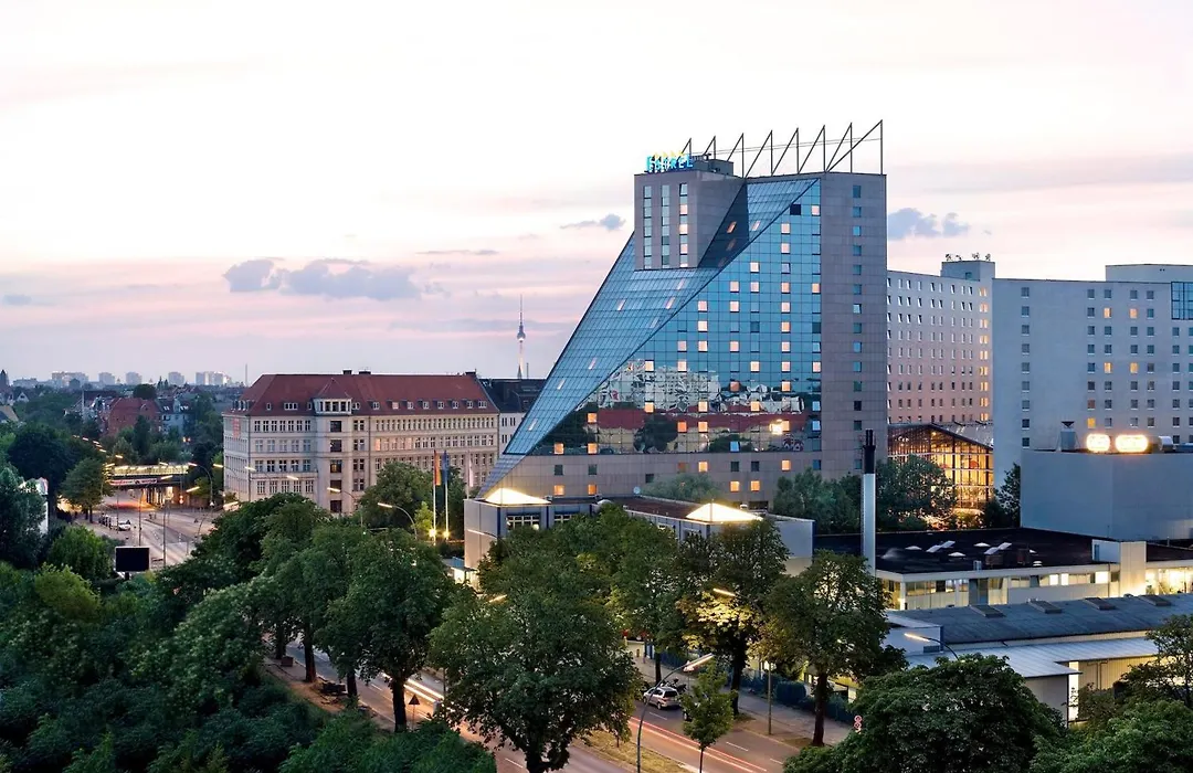 Estrel Hotel-1