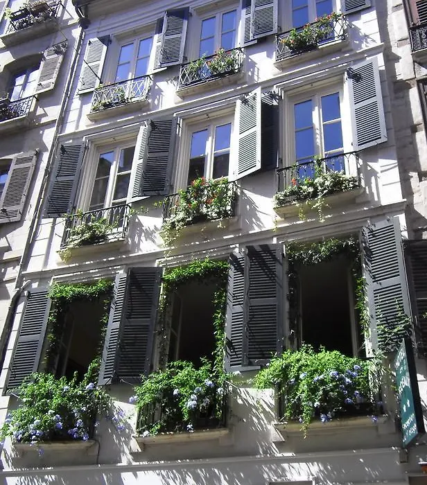 Hotel Des Arceaux-1