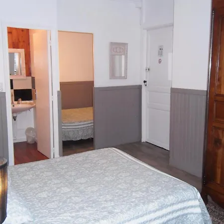 Hotel Des Arceaux-3