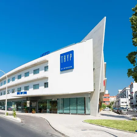 Tryp By Wyndham Leiria-3