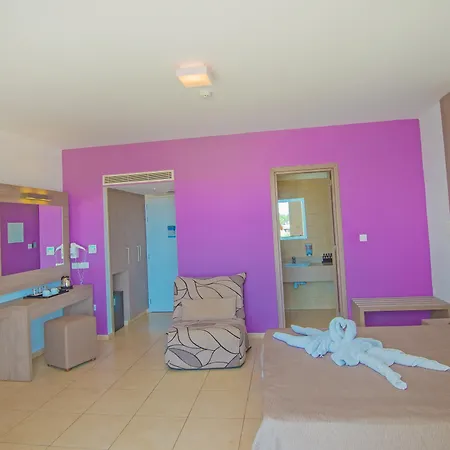New Famagusta Hotel & Suites-2