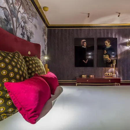 Snob Hotel-2