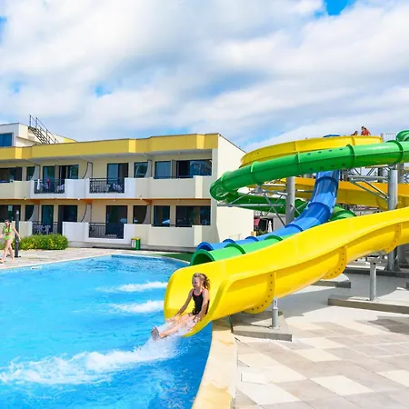 Hotel Glarus Beach& Aqua Park-3