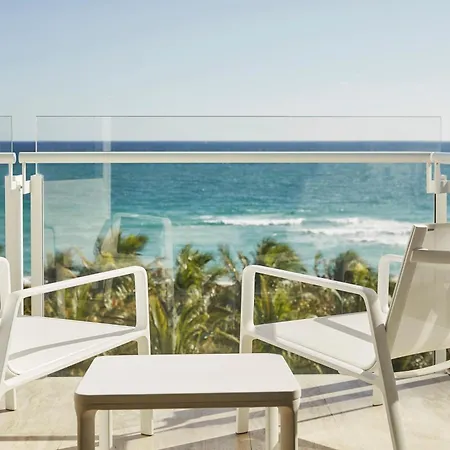 Four Seasons Hotel At The Surf Club-3