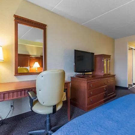 Quality Inn & Suites Bay Front-2