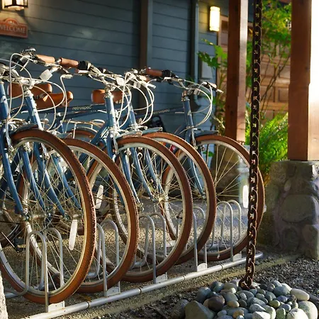 Snug Harbour Inn-3