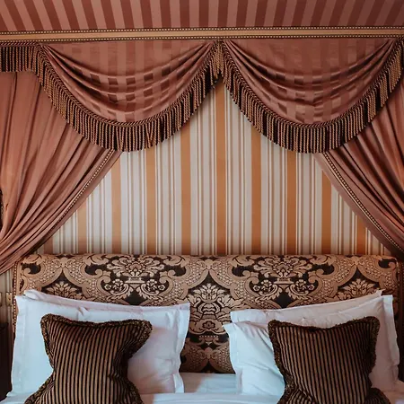 L'Hotel-3