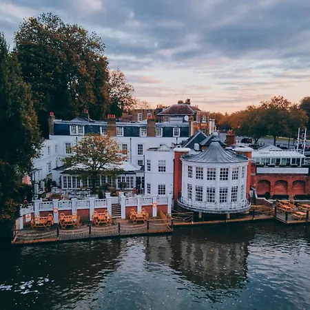 The Mitre, Hampton Court-3