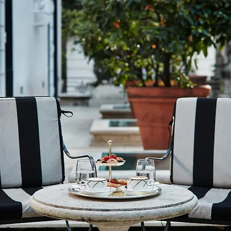 Hotel Lord Byron - Small Luxury Hotels Of The World-3
