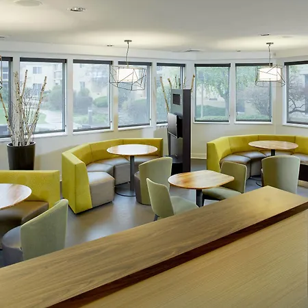 Courtyard By Marriott Lansing-2