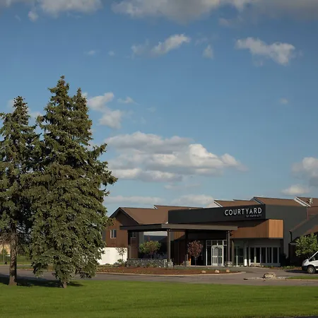 Courtyard By Marriott Lansing-3