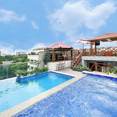 California Saigon Hotel & Rooftop Pool-3