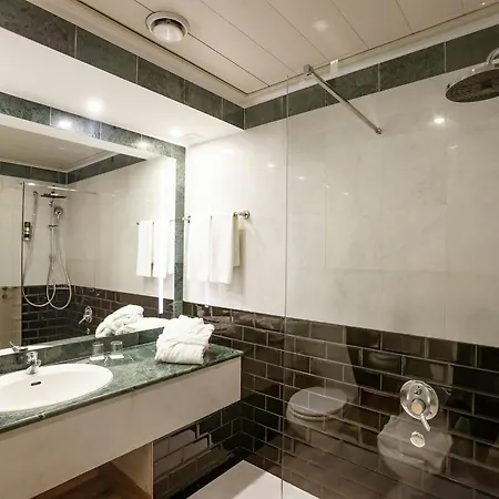 Leonardo Hotel Milan City Center-2