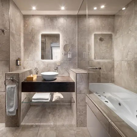 Mamaison Residence Izabella Budapest-3
