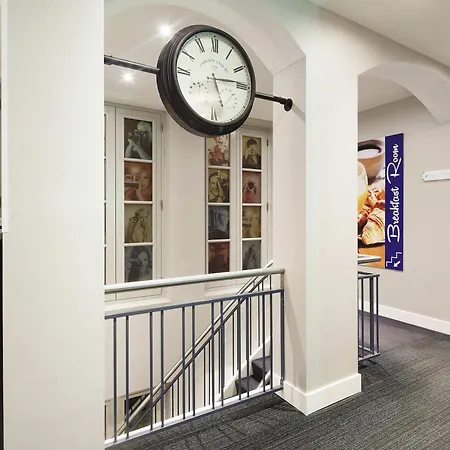 Ibis Styles Amsterdam Central Station-2