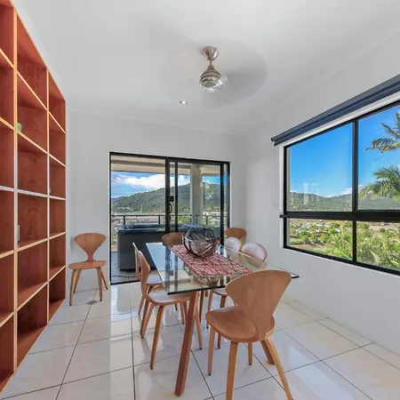 At Waterfront Whitsunday Retreat - Adults Only-3