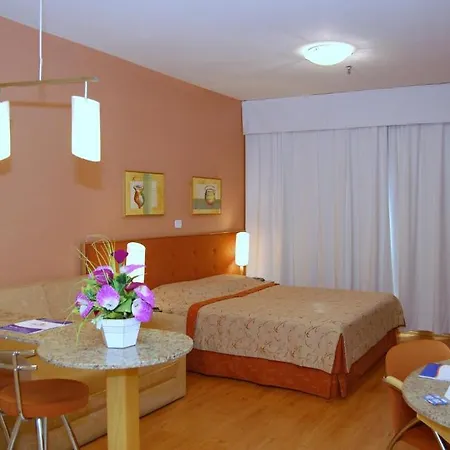 Harbor Regent Suites-3