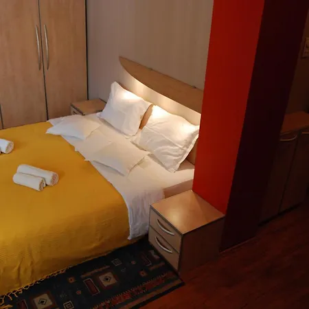 Car Royal Apartments And Rooms-3