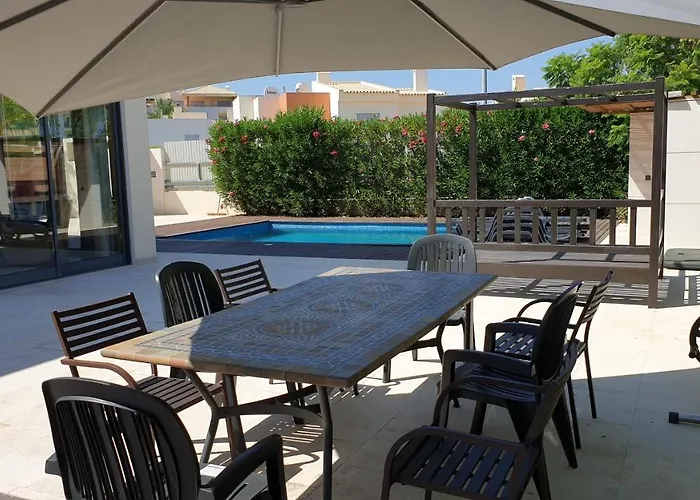 Luxury City Villa Olivia 10 - 15 Min To The Beach Oura, Private Swimming Pool
